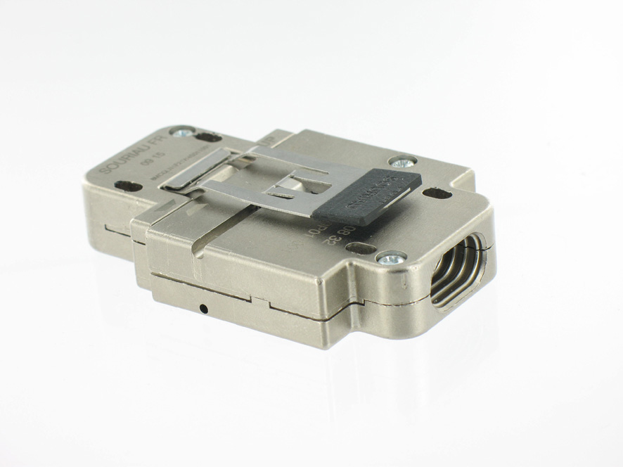 microComp<sup>®</sup> Quicklatch — Conector mini ultraleve para utilização no campo da aeronáutica